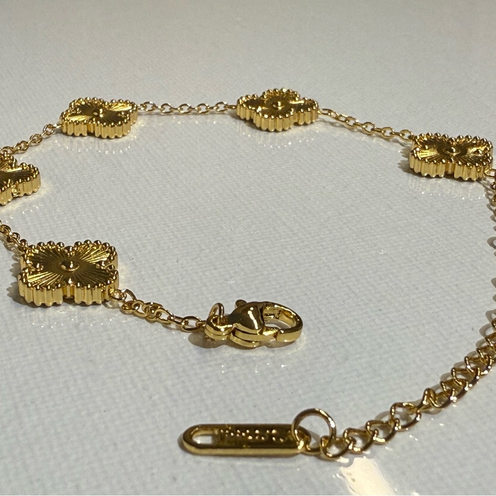 18K Gold floral bracelet Stainless Steel Clover Flower Luxury Look - Picture 4 of 12